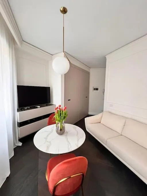 Elegante Appartamento In Zona Tortona-Solari Milaan
